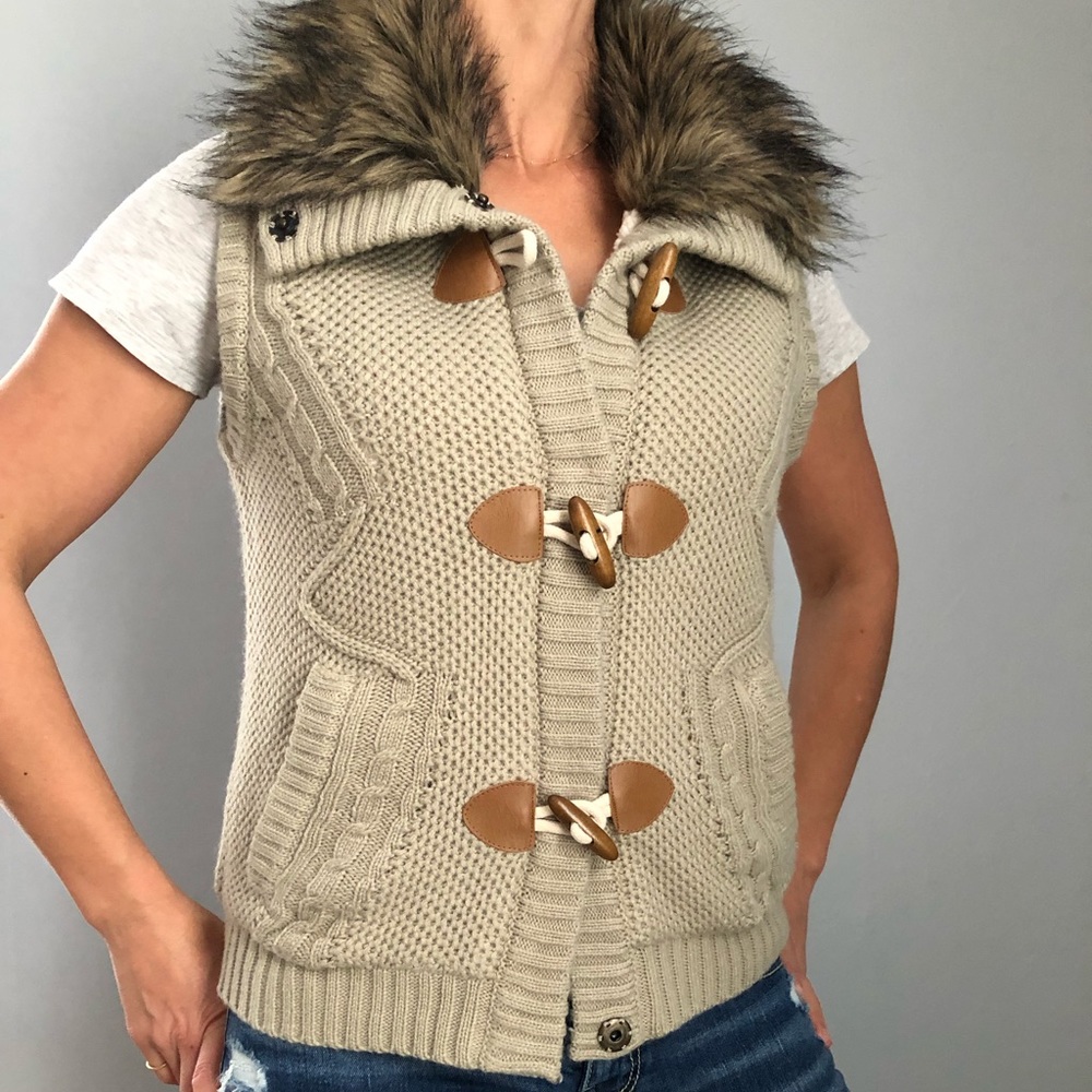 Maurice’s Vest. Size M. Like new!